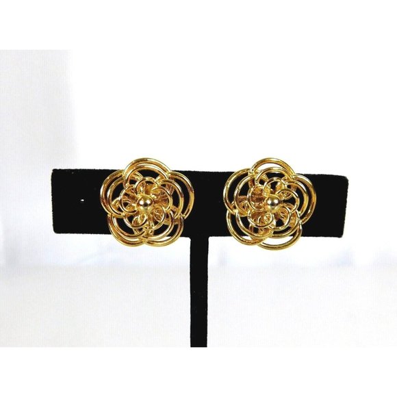 Signed Trifari Gold Tone Flower Swirl Earrings Comfort Clip on - Picture 3 of 7